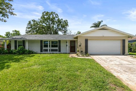 Casa en alquiler en Winter Park, Florida, 4 dormitorios, 163.32 m2 № 1909438 - foto 1