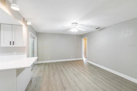 Casa en alquiler en Winter Park, Florida, 4 dormitorios, 163.32 m2 № 1909438 - foto 9