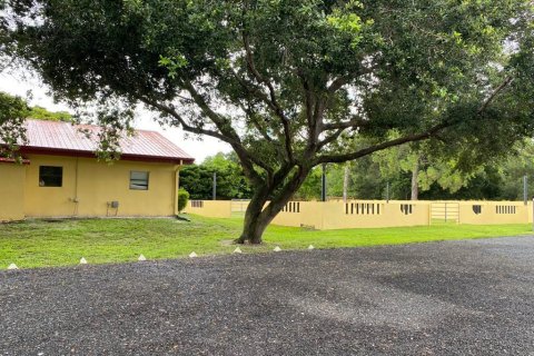 House in Loxahatchee Groves, Florida 4 bedrooms, 302.03 sq.m. № 919778 - photo 1