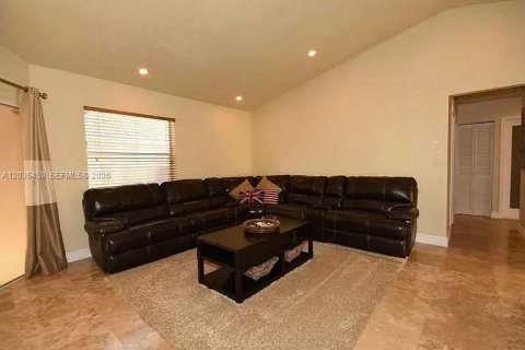House in Pembroke Pines, Florida 3 bedrooms, 121.14 sq.m. № 2086098 - photo 5