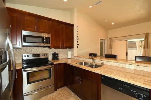 House in Pembroke Pines, Florida 3 bedrooms, 121.14 sq.m. № 2086098 - photo 7