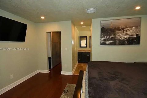 House in Pembroke Pines, Florida 3 bedrooms, 121.14 sq.m. № 2086098 - photo 12