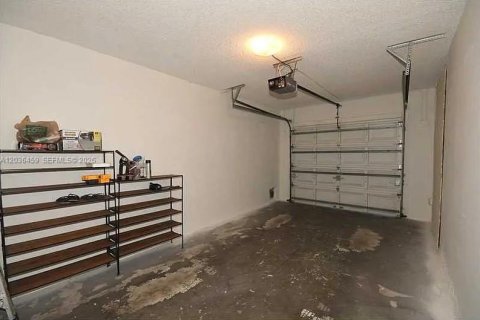 House in Pembroke Pines, Florida 3 bedrooms, 121.14 sq.m. № 2086098 - photo 19