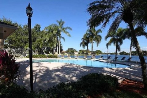 House in Pembroke Pines, Florida 3 bedrooms, 121.14 sq.m. № 2086098 - photo 20