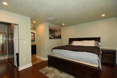 House in Pembroke Pines, Florida 3 bedrooms, 121.14 sq.m. № 2086098 - photo 10
