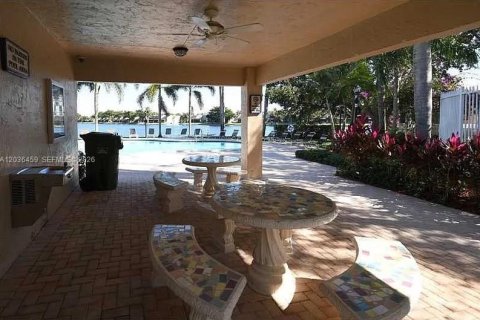 House in Pembroke Pines, Florida 3 bedrooms, 121.14 sq.m. № 2086098 - photo 21