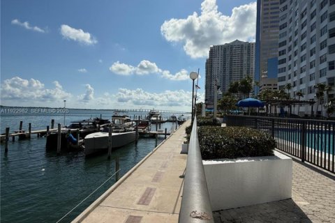 Copropriété à louer à Miami, Floride: 4 chambres, 183.95 m2 № 1976762 - photo 1