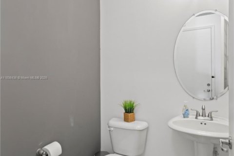 Casa en venta en Miami, Florida, 4 dormitorios, 219.34 m2 № 1960385 - foto 23