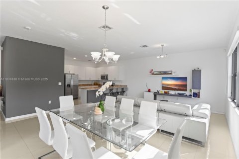 Casa en venta en Miami, Florida, 4 dormitorios, 219.34 m2 № 1960385 - foto 29