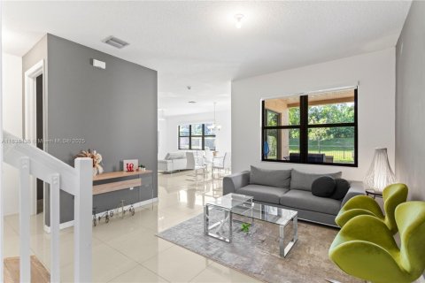 Casa en venta en Miami, Florida, 4 dormitorios, 219.34 m2 № 1960385 - foto 22