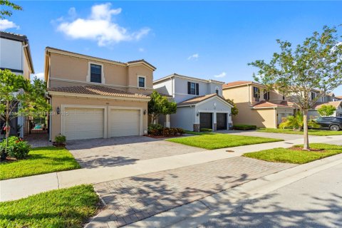 Casa en venta en Miami, Florida, 4 dormitorios, 219.34 m2 № 1960385 - foto 7