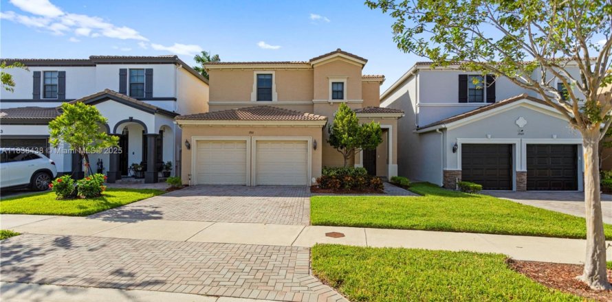 Casa en Miami, Florida 4 dormitorios, 219.34 m2 № 1960385