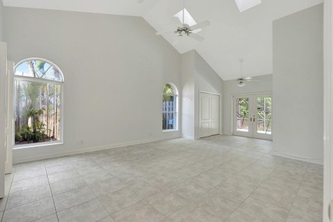 House in Jupiter, Florida 5 bedrooms, 278.71 sq.m. № 2187360 - photo 17