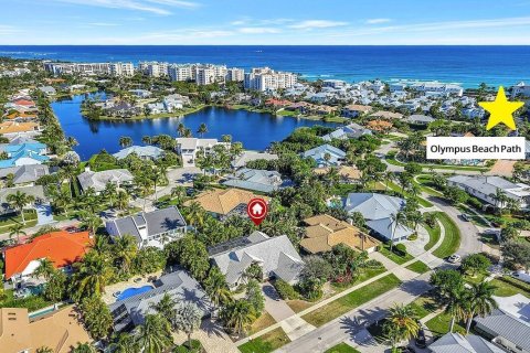 House in Jupiter, Florida 5 bedrooms, 278.71 sq.m. № 2187360 - photo 4