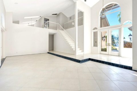 House in Jupiter, Florida 5 bedrooms, 278.71 sq.m. № 2187360 - photo 8