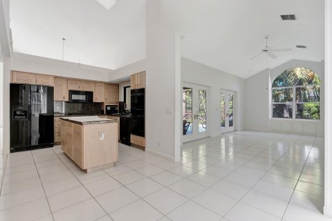 House in Jupiter, Florida 5 bedrooms, 278.71 sq.m. № 2187360 - photo 12
