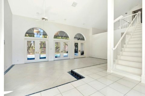 House in Jupiter, Florida 5 bedrooms, 278.71 sq.m. № 2187360 - photo 6