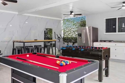 Villa ou maison à vendre à North Miami Beach, Floride: 4 chambres, 173.36 m2 № 2423410 - photo 9