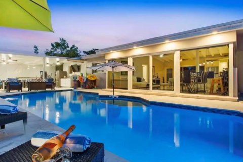 Villa ou maison à vendre à North Miami Beach, Floride: 4 chambres, 173.36 m2 № 2423410 - photo 2