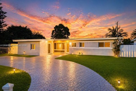 Villa ou maison à North Miami Beach, Floride 4 chambres, 173.36 m2 № 2423410