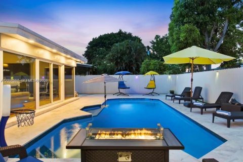 Villa ou maison à vendre à North Miami Beach, Floride: 4 chambres, 173.36 m2 № 2423410 - photo 3