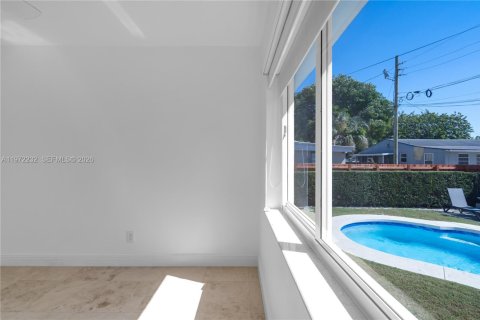 Снять в аренду виллу или дом в Майами, Флорида 3 спальни, 92.16м2, № 2032909 - фото 16