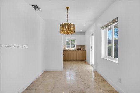 Снять в аренду виллу или дом в Майами, Флорида 3 спальни, 92.16м2, № 2032909 - фото 10