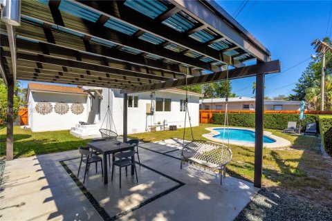 Снять в аренду виллу или дом в Майами, Флорида 3 спальни, 92.16м2, № 2032909 - фото 3