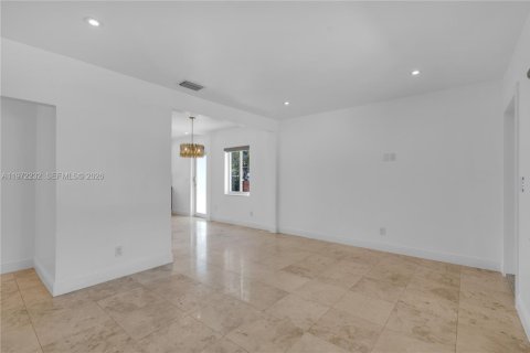 Снять в аренду виллу или дом в Майами, Флорида 3 спальни, 92.16м2, № 2032909 - фото 11