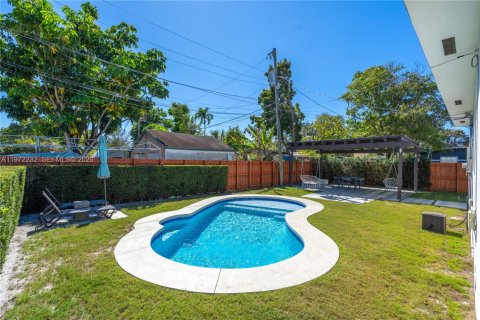 Снять в аренду виллу или дом в Майами, Флорида 3 спальни, 92.16м2, № 2032909 - фото 28