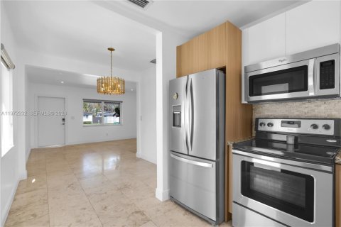 Снять в аренду виллу или дом в Майами, Флорида 3 спальни, 92.16м2, № 2032909 - фото 7