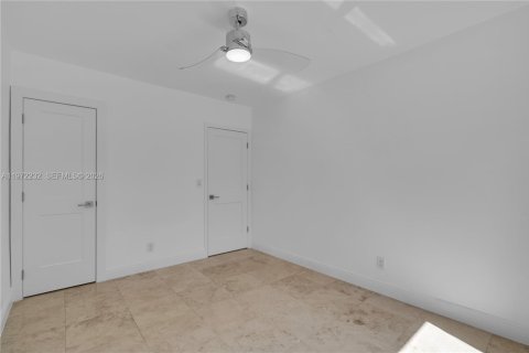 Снять в аренду виллу или дом в Майами, Флорида 3 спальни, 92.16м2, № 2032909 - фото 14