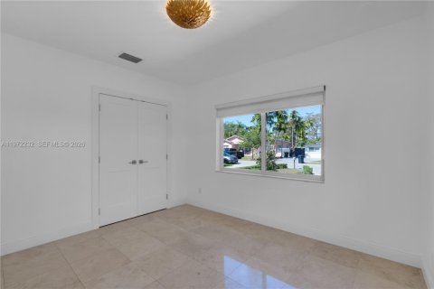 Снять в аренду виллу или дом в Майами, Флорида 3 спальни, 92.16м2, № 2032909 - фото 22