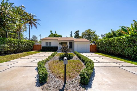 Снять в аренду виллу или дом в Майами, Флорида 3 спальни, 92.16м2, № 2032909 - фото 2