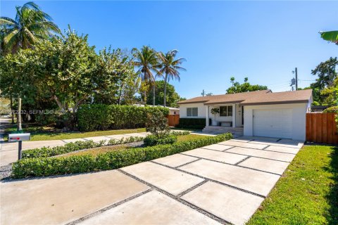 Снять в аренду виллу или дом в Майами, Флорида 3 спальни, 92.16м2, № 2032909 - фото 5