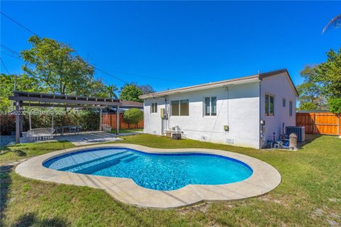 Снять в аренду виллу или дом в Майами, Флорида 3 спальни, 92.16м2, № 2032909 - фото 29