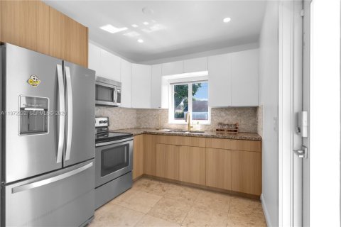 Снять в аренду виллу или дом в Майами, Флорида 3 спальни, 92.16м2, № 2032909 - фото 6