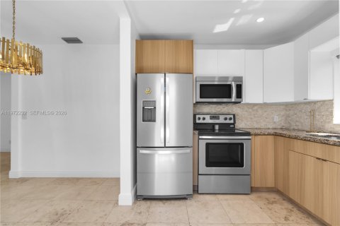 Снять в аренду виллу или дом в Майами, Флорида 3 спальни, 92.16м2, № 2032909 - фото 9