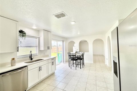 Villa ou maison à vendre à Dundee, Floride: 4 chambres, 208.29 m2 № 2388172 - photo 5