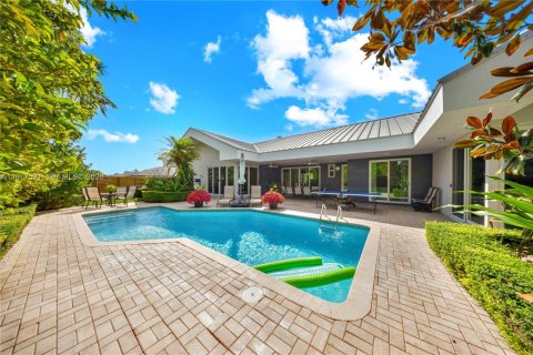 House in Miami, Florida 5 bedrooms, 326.37 sq.m. № 2042094 - photo 3