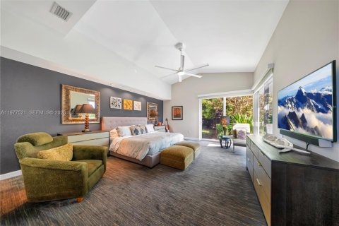 House in Miami, Florida 5 bedrooms, 326.37 sq.m. № 2042094 - photo 22