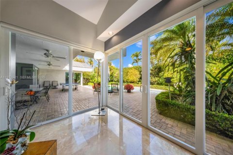 House in Miami, Florida 5 bedrooms, 326.37 sq.m. № 2042094 - photo 21