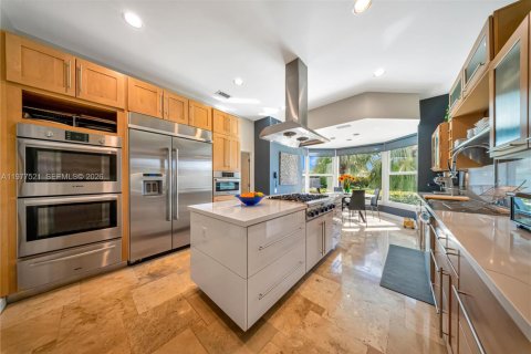 House in Miami, Florida 5 bedrooms, 326.37 sq.m. № 2042094 - photo 10