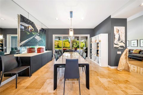 House in Miami, Florida 5 bedrooms, 326.37 sq.m. № 2042094 - photo 18