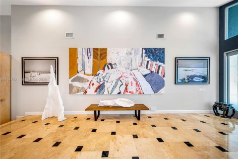 House in Miami, Florida 5 bedrooms, 326.37 sq.m. № 2042094 - photo 8