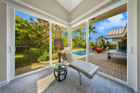 House in Miami, Florida 5 bedrooms, 326.37 sq.m. № 2042094 - photo 24