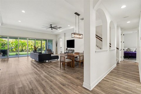 Villa ou maison à vendre à Apollo Beach, Floride: 5 chambres, 293.85 m2 № 2413601 - photo 5