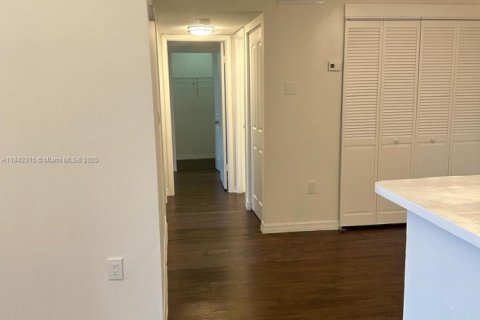 Copropriété à louer à Miami, Floride: 2 chambres, 83.24 m2 № 1848816 - photo 2
