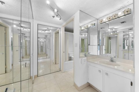 Condominio en venta en Aventura, Florida, 2 dormitorios, 112.78 m2 № 1706976 - foto 16