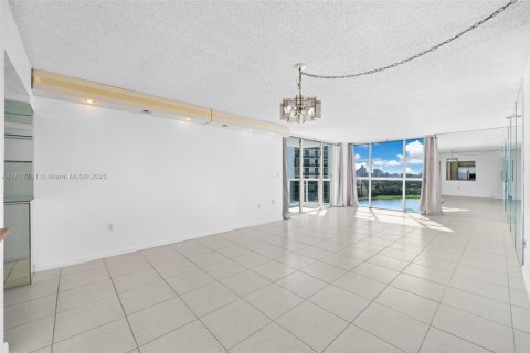 Condominio en venta en Aventura, Florida, 2 dormitorios, 112.78 m2 № 1706976 - foto 8